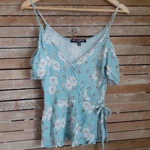 One Clothing Cold Shoulder Daisy Top Sz S
